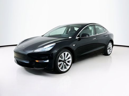 Used 2019 Tesla Model 3 Standard Range Plus image 3