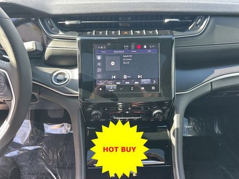 Used 2024 Jeep Grand Cherokee L Altitude AWD/4WD image 23