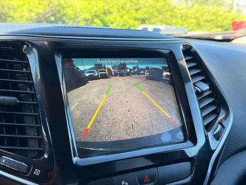 Used 2019 Jeep Cherokee Limited w/ Trailer Tow Group AWD/4WD image 24