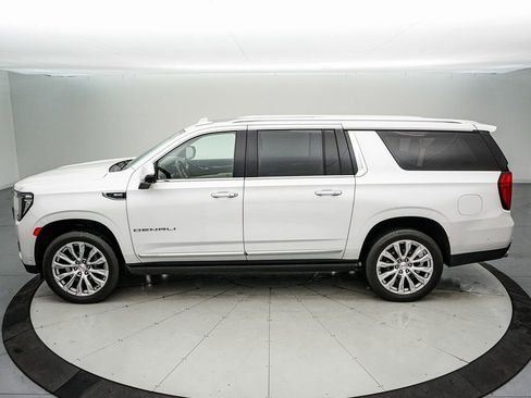 Used 2024 GMC Yukon XL Denali w/ Denali Reserve Package image 7