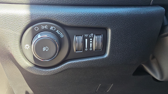 New 2026 Chrysler Pacifica Select FWD image 12