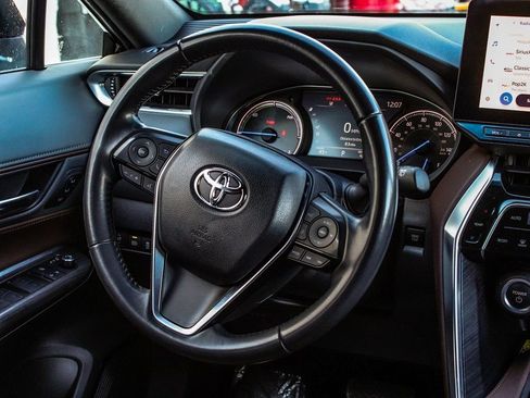 Used 2023 Toyota Venza XLE image 23