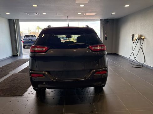 Used 2018 Jeep Cherokee Latitude image 6