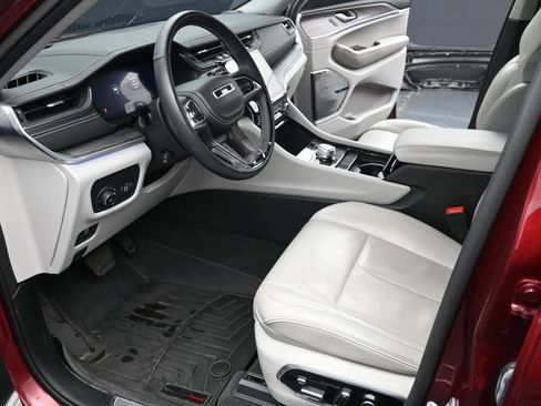 Used 2021 Jeep Grand Cherokee L Overland w/ Advanced Protech Group III image 12