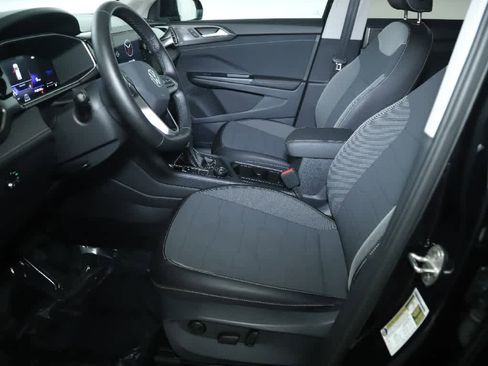 Certified 2025 Volkswagen Taos SE AWD/4WD image 19