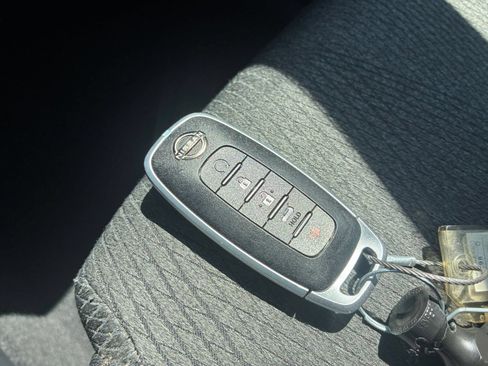 Used 2025 Nissan Rogue SV FWD image 27
