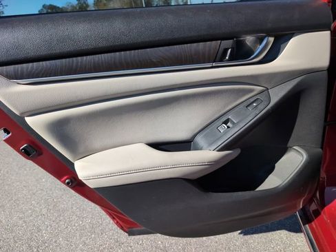 Used 2020 Honda Accord Touring image 30