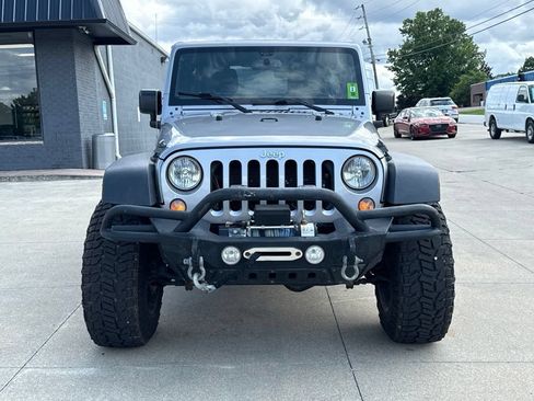 Used 2018 Jeep Wrangler Unlimited Rubicon w/ Connectivity Group AWD/4WD image 17