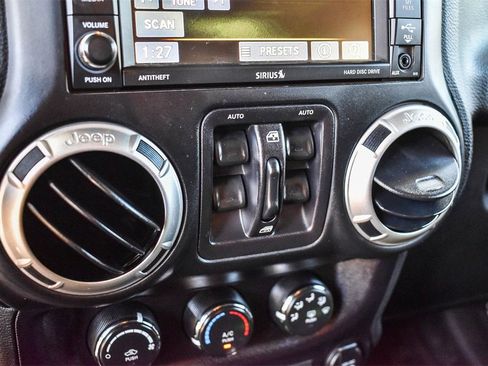 Used 2015 Jeep Wrangler Unlimited Sahara image 20