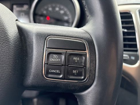 Used 2012 Jeep Grand Cherokee Laredo w/ Laredo E Group image 15