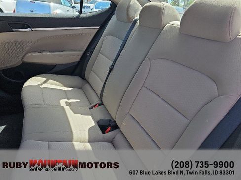 Used 2020 Hyundai Elantra SE FWD image 25
