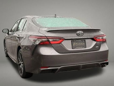 Used 2023 Toyota Camry SE image 3