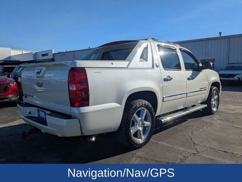 Used 2013 Chevrolet Avalanche LTZ image 4