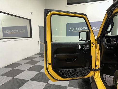 Used 2021 Jeep Wrangler Unlimited Willys image 15