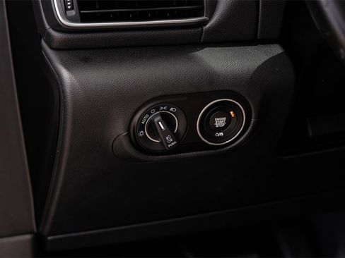 Used 2019 Maserati Levante Base image 32