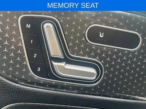 Used 2025 Mercedes-Benz GLB 250 4MATIC image 4
