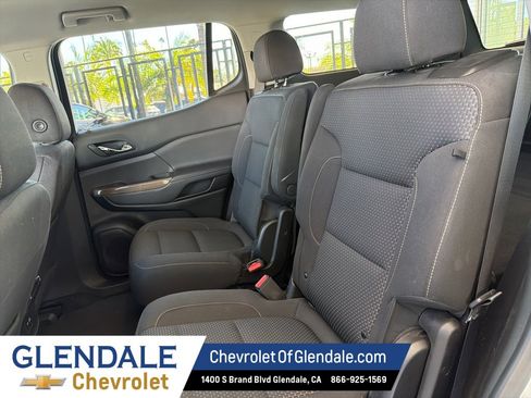 Used 2023 GMC Acadia SLE image 18