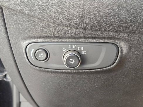 Used 2021 Chevrolet Equinox LS w/ LS Convenience Package image 29