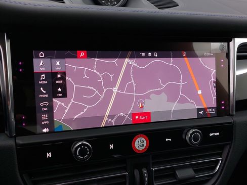 Used 2025 Porsche Macan image 24