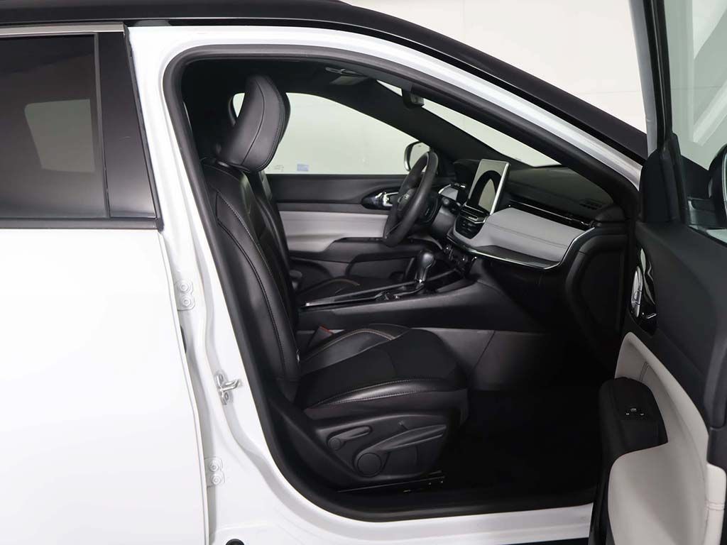 Used 2023 Jeep Compass Limited w/ Sun and Sound Group AWD/4WD image 31