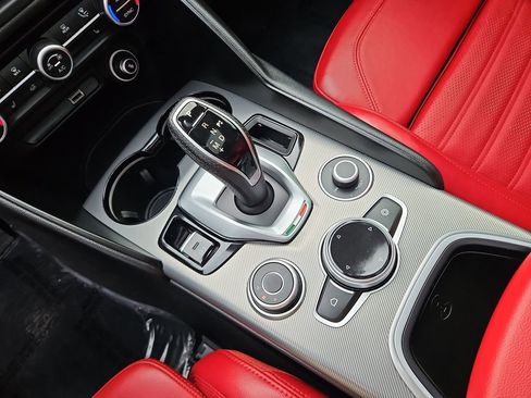 Used 2023 Alfa Romeo Giulia Veloce image 20