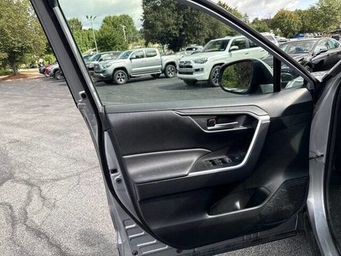 Used 2022 Toyota RAV4 XLE image 11