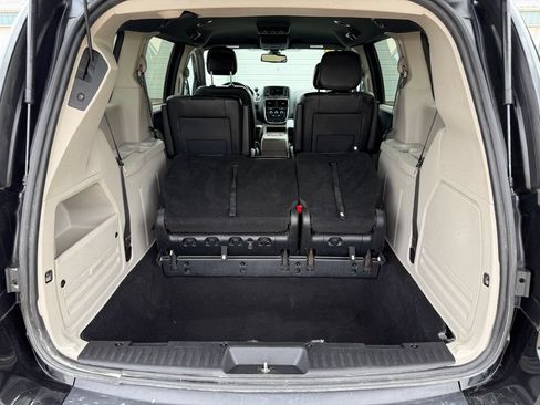 Used 2020 Dodge Grand Caravan SXT FWD image 12