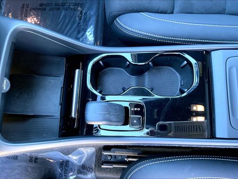 Used 2023 Volvo XC40 Recharge Ultimate w/ Protection Package Premier image 20