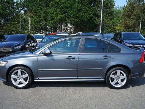 Used 2009 Volvo S40 T5 R-Design AWD/4WD image 2