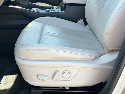 Used 2025 Kia Sorento EX FWD image 19