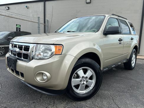 Used 2011 Ford Escape XLT w/ 203A Rapid Spec Order Code FWD image 2