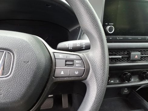 Used 2023 Honda HR-V LX image 13