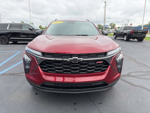 Used 2025 Chevrolet Trax RS w/ Driver Confidence Package FWD image 3