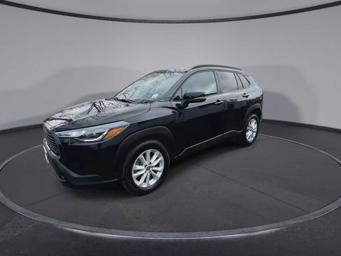 Used 2023 Toyota Corolla Cross LE image 4