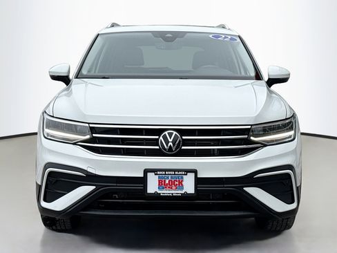 Used 2022 Volkswagen Tiguan SE w/ Panoramic Sunroof Package image 16