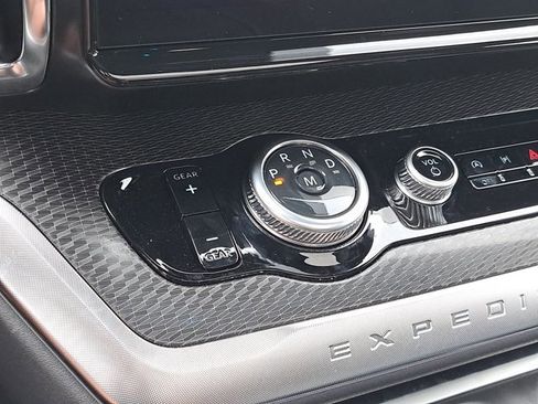 New 2025 Ford Expedition Platinum w/ Stealth Performance Package image 34