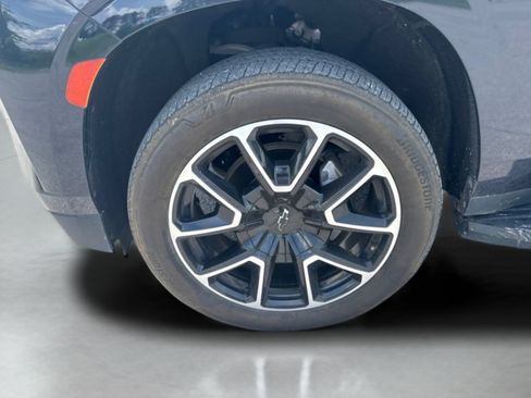 Used 2023 Chevrolet Suburban RST RWD image 12
