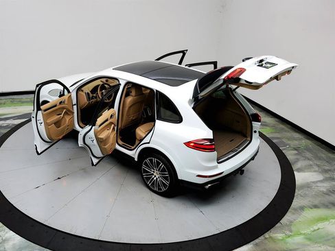 Used 2017 Porsche Cayenne Platinum Edition w/ Premium Package (PJV) AWD/4WD image 40