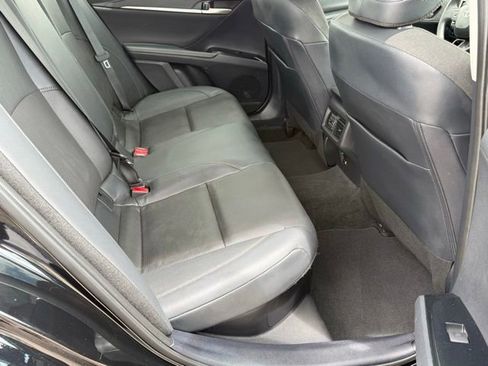 Used 2025 Toyota Camry XLE FWD image 9
