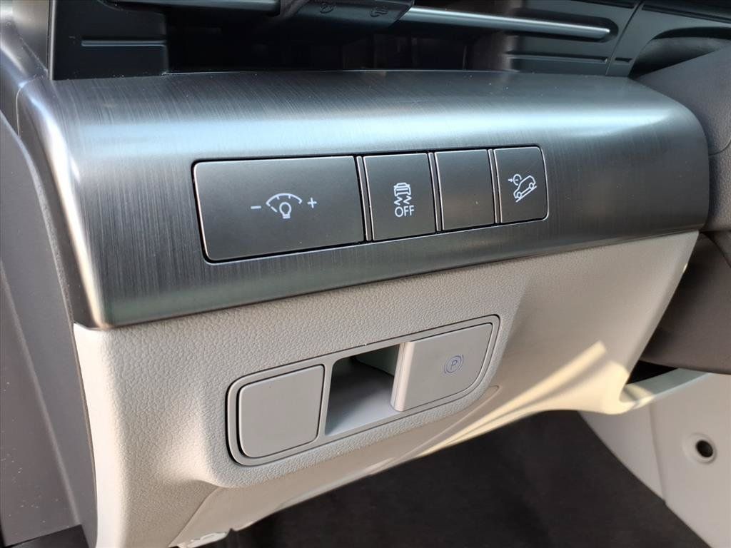 Used 2024 Hyundai Kona SEL FWD image 21