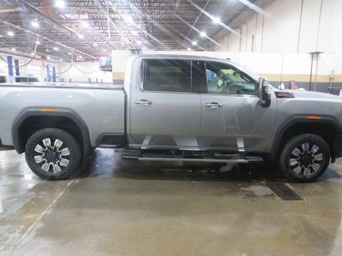 Used 2024 GMC Sierra 3500 Denali w/ Denali Reserve Package AWD/4WD image 7
