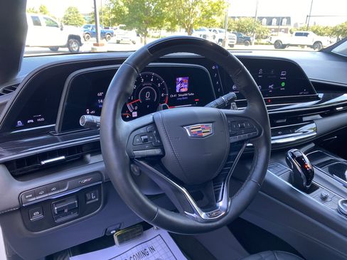 Used 2024 Cadillac Escalade V w/ LPO, ONYX Package image 17
