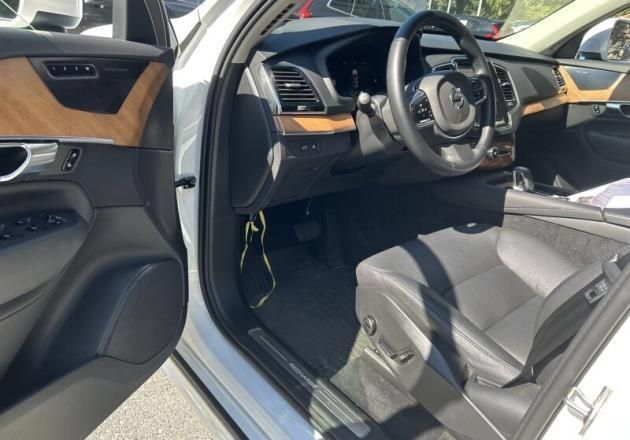Used 2024 Volvo XC90 T8 Plus w/ Protection Package Premier AWD/4WD image 6