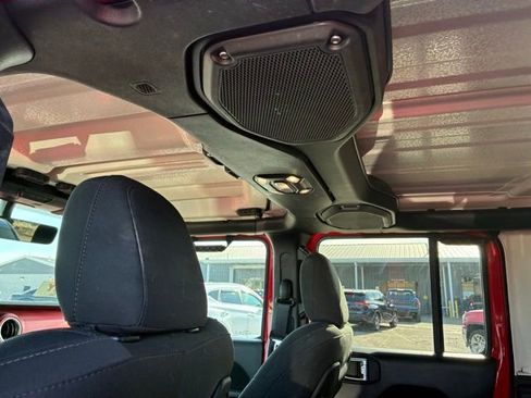 Used 2022 Jeep Wrangler Unlimited Rubicon w/ Cold Weather Group image 5