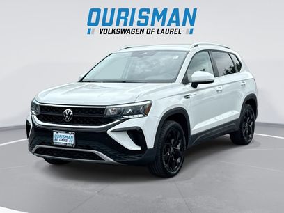 Used 2023 Volkswagen Taos SE w/ Black Wheel Package