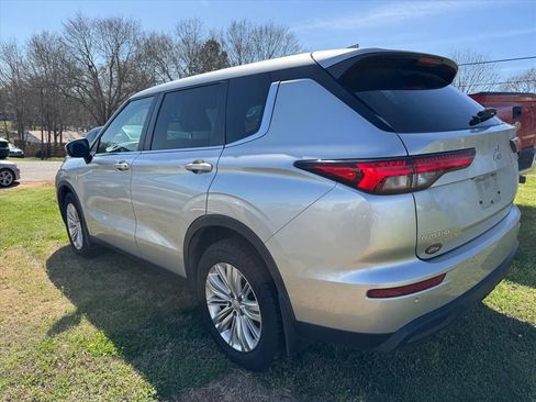 Used 2023 Mitsubishi Outlander ES image 6