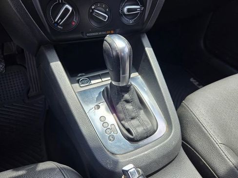 Used 2011 Volkswagen Jetta SEL FWD image 17