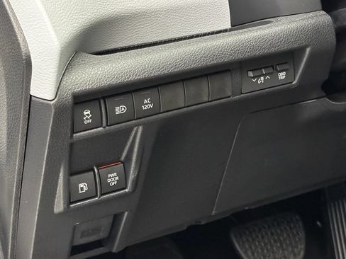 Used 2026 Toyota Sienna XLE FWD image 15