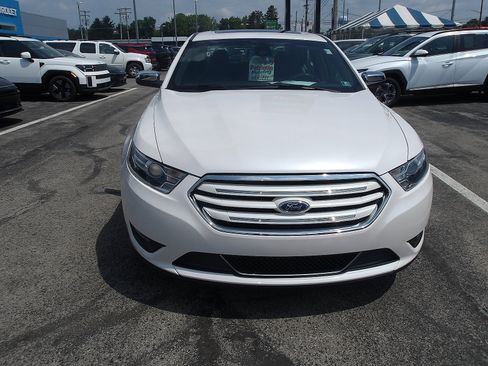 Used 2018 Ford Taurus Limited AWD/4WD image 2