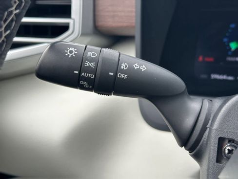 Used 2023 Toyota Sequoia Capstone AWD/4WD image 22